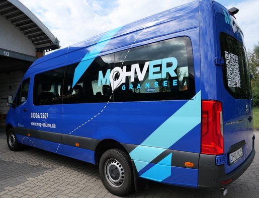 Foto des Kleinbusses MOHVER von links schräg aufgenommen