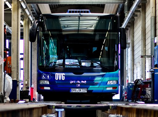 Bus bei der Wartung
